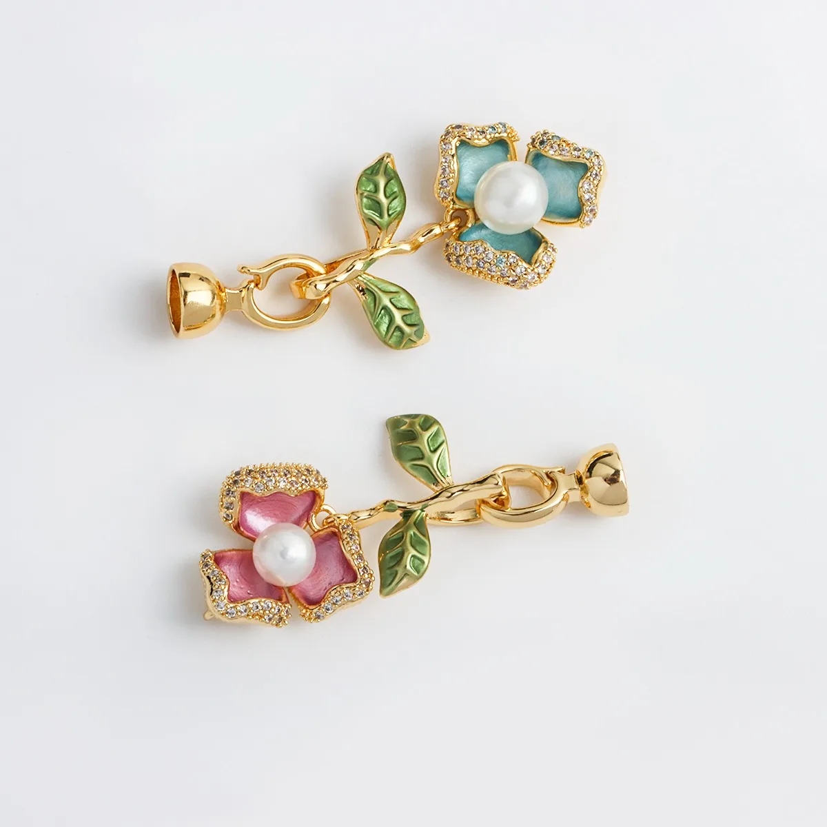 

18K Gold-plated Pearl Oil-dripping Three-petaled Flower Button Head Heavy Industry Jewelry Connecting Buckle DIY Accessories