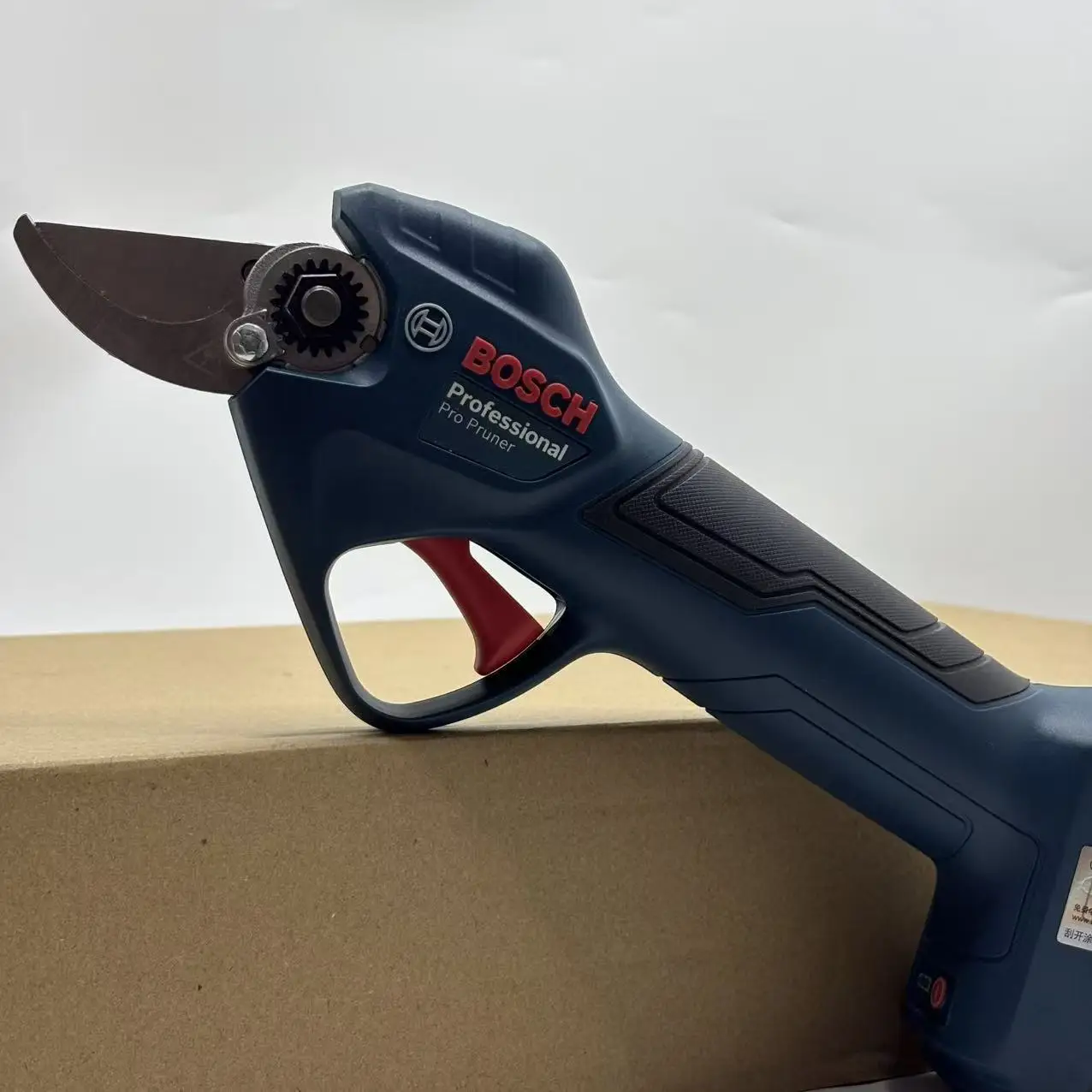 BOSCH ProPruner Cordless Branch Pruner, 12V 3.0Ah Li-ion Battery Brushless Garden Cutting Tool