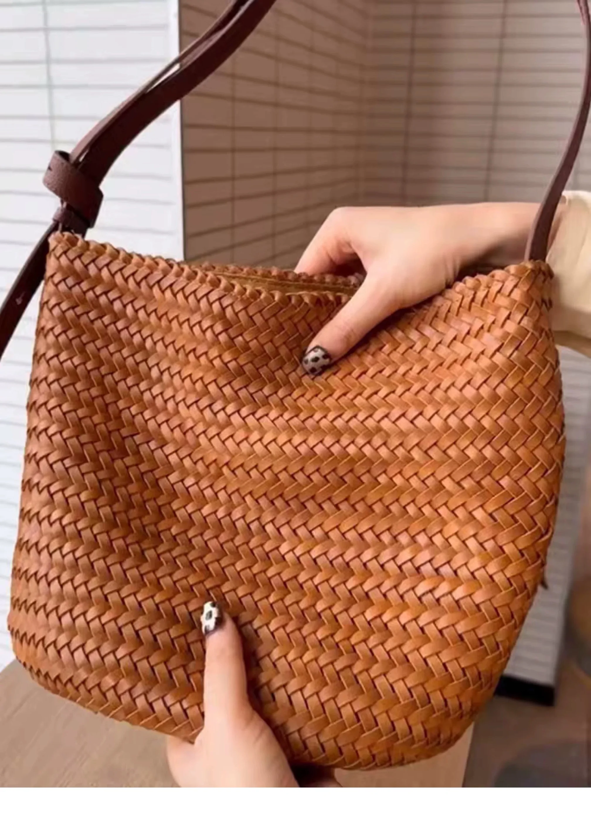 

Handwoven Tote Bag Women's 2025 New Faion High-End Large Capaci Commuter Single oulder Slant Cross Buet Bag