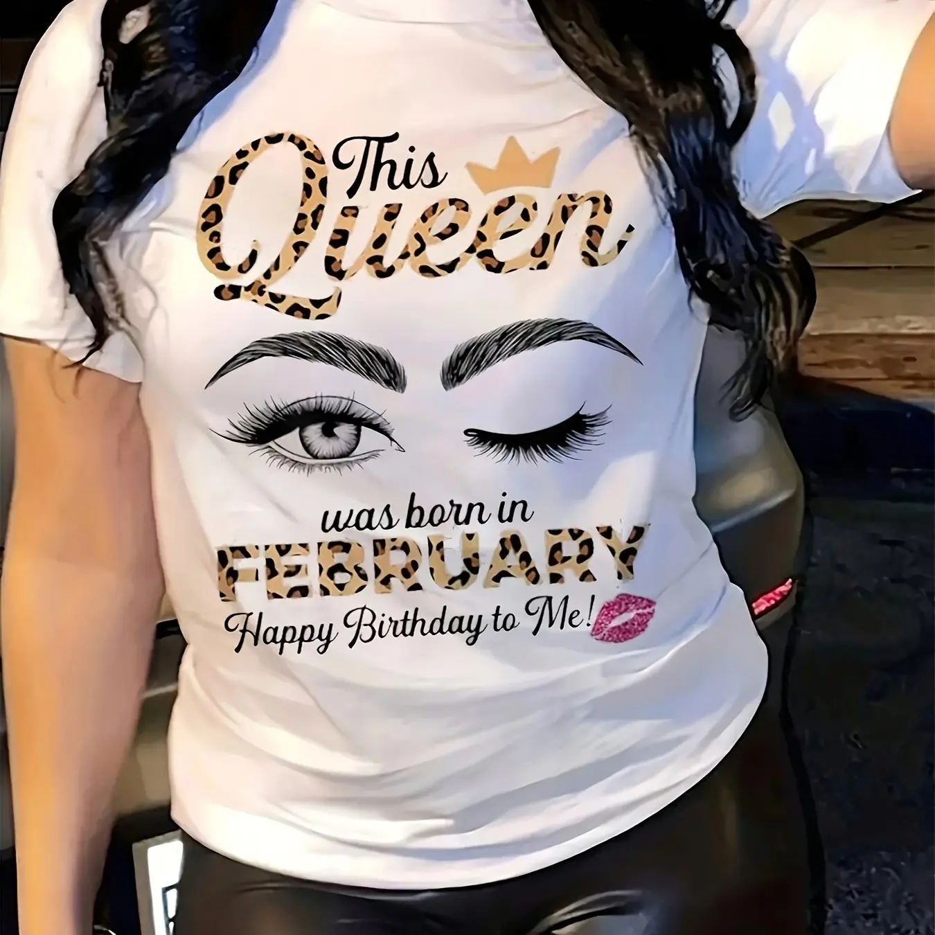 T-shirt con stampa di lettere e occhi, top casual girocollo a maniche corte per l\'estate e la primavera, abbigliamento da donna alla moda in stile