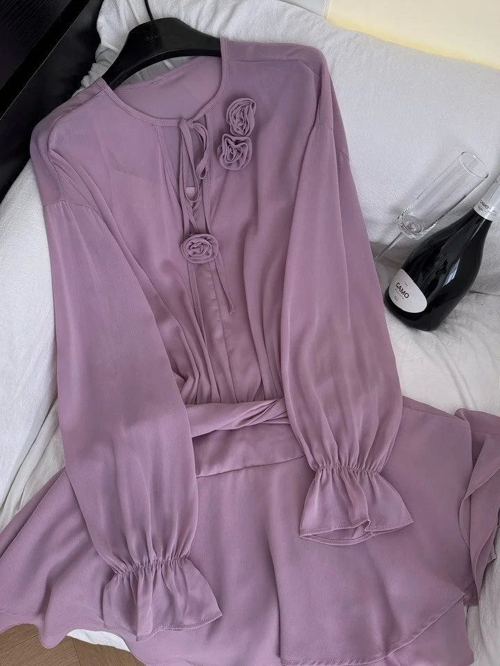 우아한 보라색 긴 소매 쉬폰 드레스 여성의 초가을 새로운 스타일 슬리밍 허리 Cinched 꽃 3D 분위기 스커트