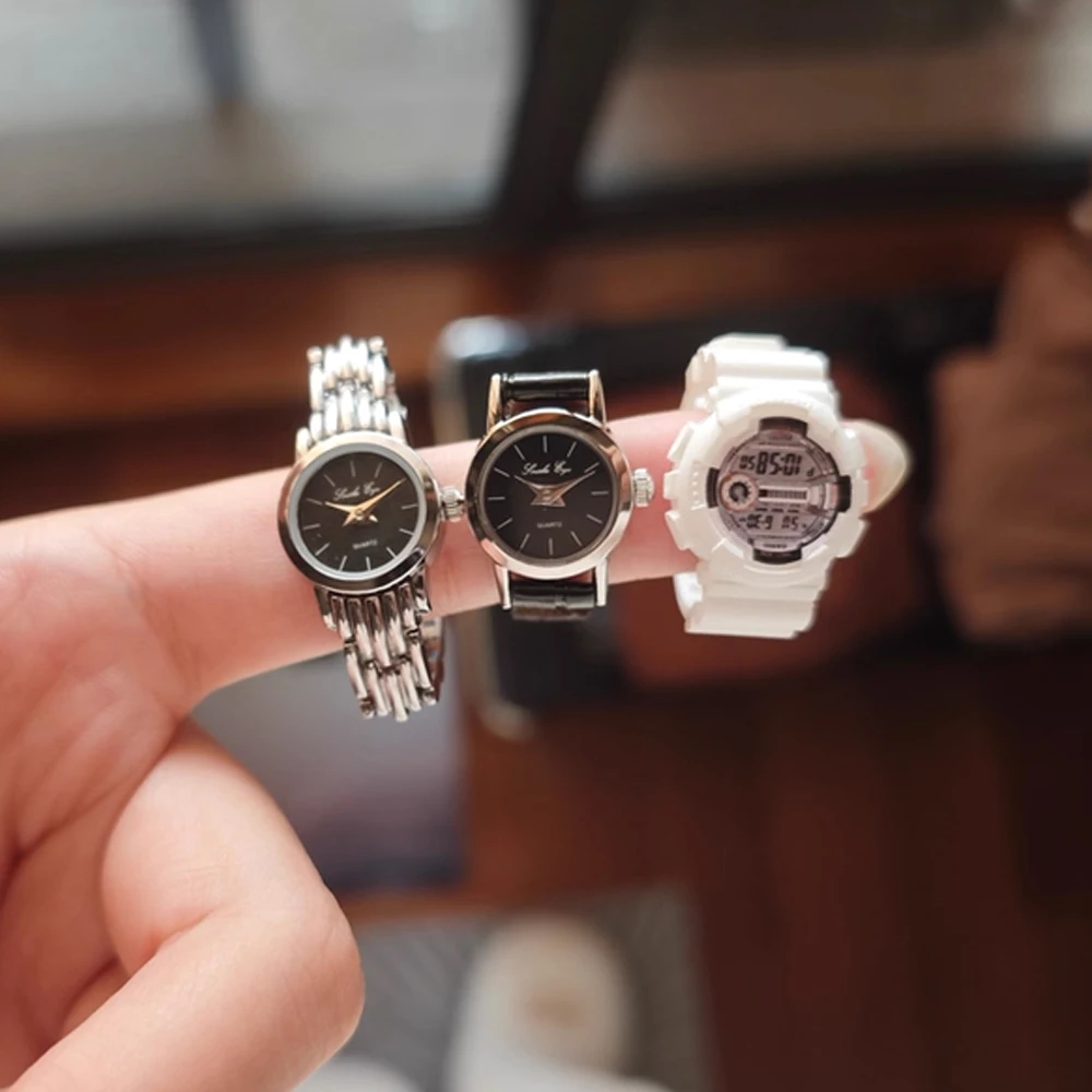 D04-B175 jouet fait à la main pour enfants, accessoires BJD/SD, montre à bracelet en métal blanc, noir, rouge, bleu, à la mode, 1 pièce