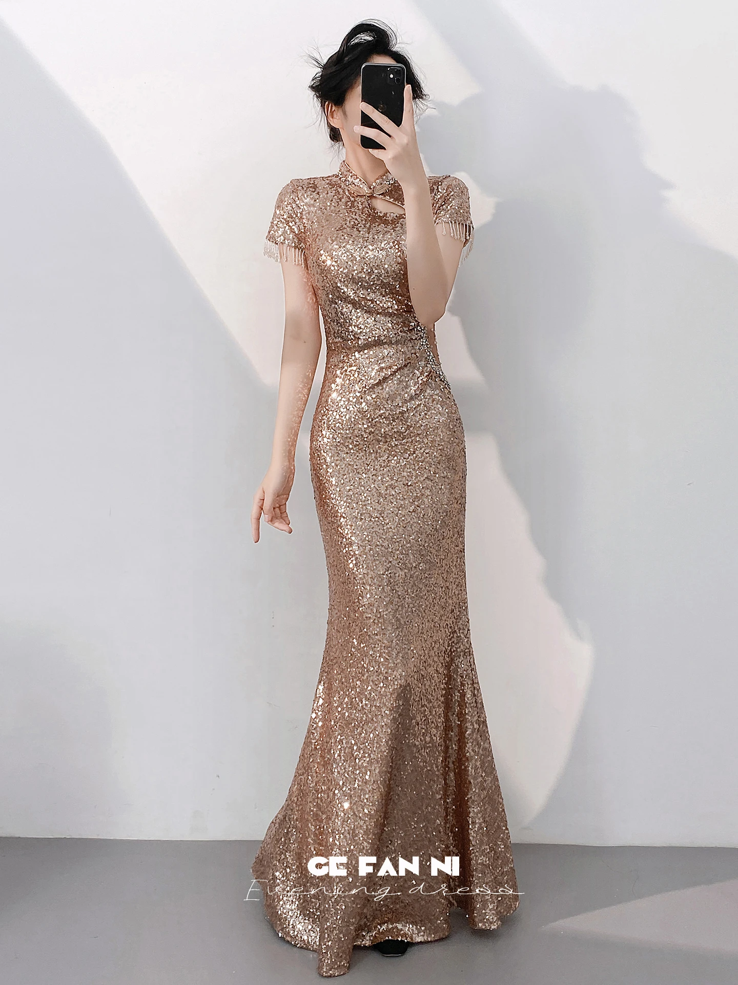 

Золотое вечернее платье для женщин, новинка 2026 года, элитное, для банкетов, элегантное, красивое, для ведущих, с пайетками, фасон «рыбий хвост», ципао