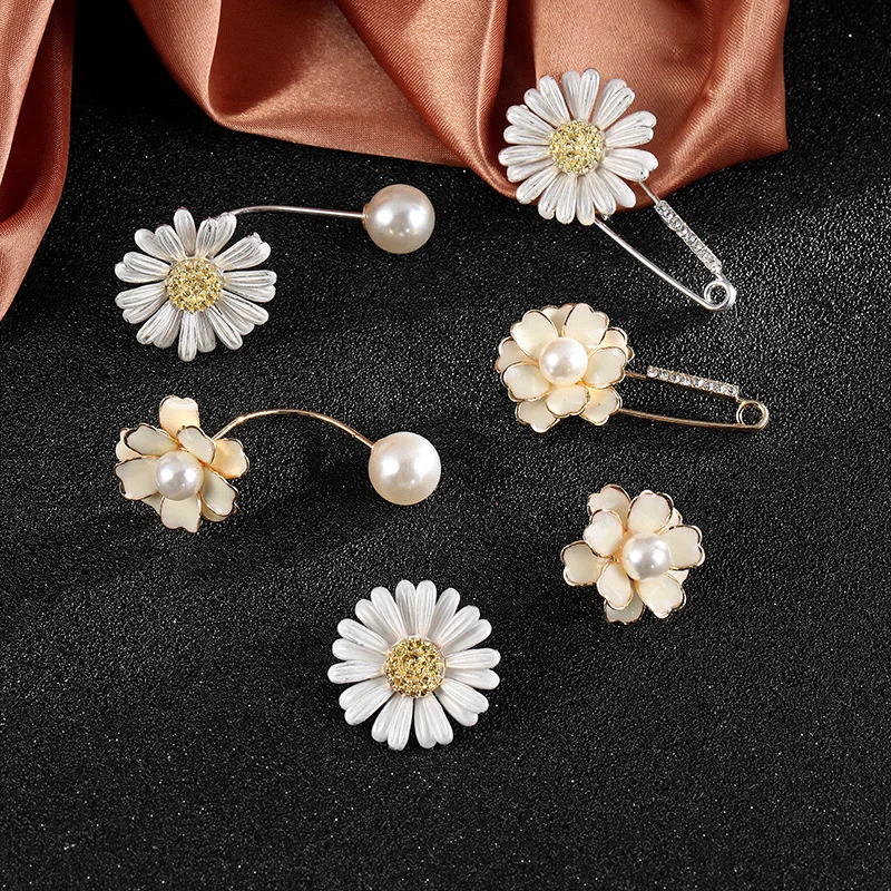 Elegant Exquisite Enamel Daisy Buckles Brooch For Women Men Classic Fashion Flower Crystal Badges Pin Lapel Pines view 4