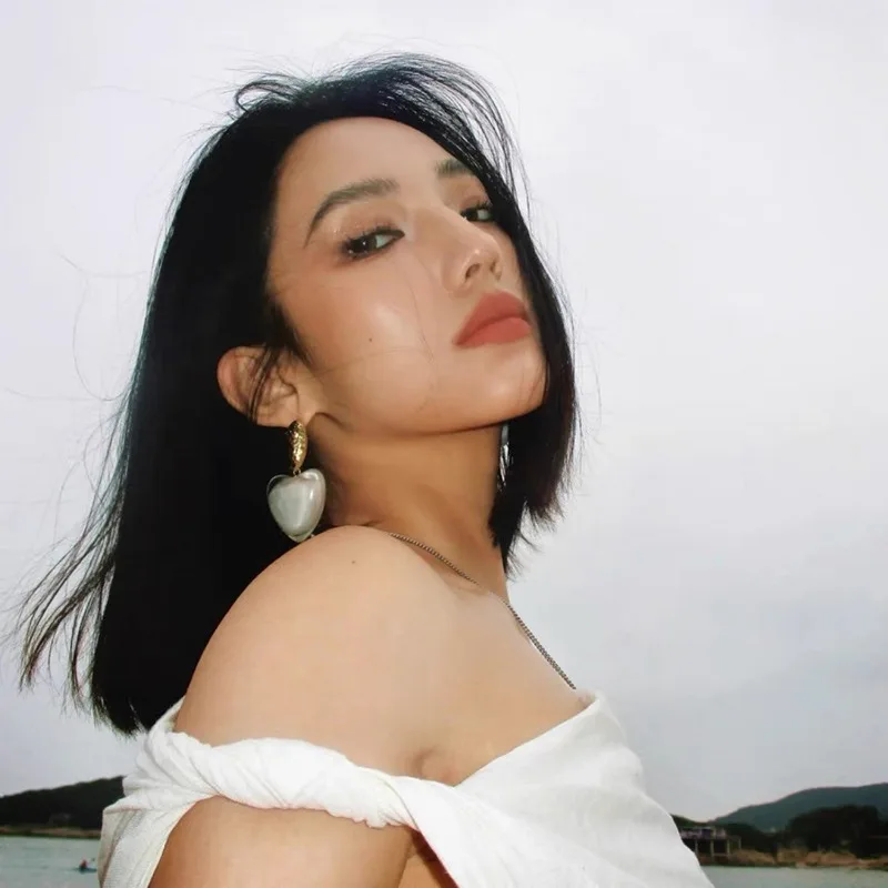 [Miss Jenny] أقراط على شكل قلب من الراتنج الأبيض عالي الجودة - تصميم متخصص |   أقراط على شكل قلب من الراتنج كبيرة الحجم للنساء M447