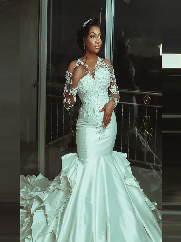 Maßgeschneiderte moderne Spitzen-Brautkleider mit langen Ärmeln im Meerjungfrauen-Stil, Robe De Mariée mit Kapellenschleppe, mehrschichtiger Satinrock, Brautkleider