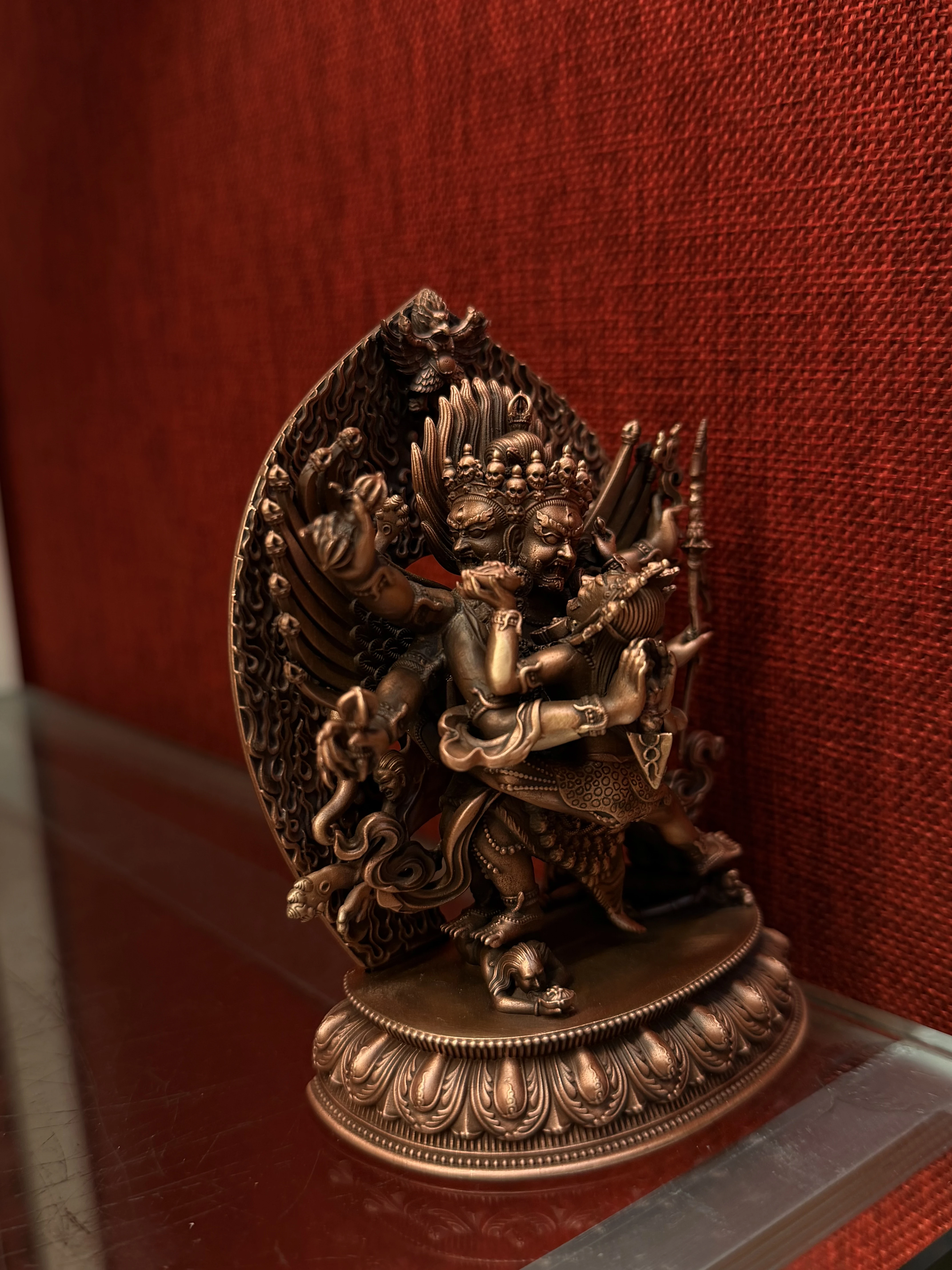 The pure purple copper Vajra Buddha statue of Püba is 10 cm tall, with exquisite craftsmanship, clear flame patterns, and a fine