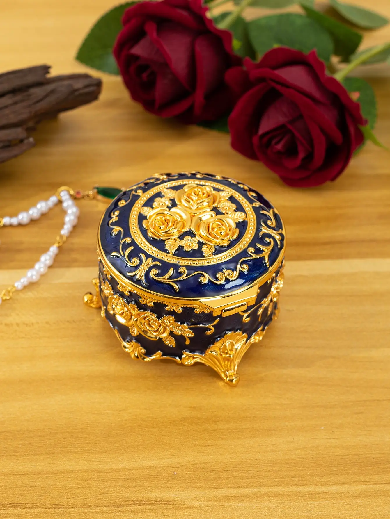 Metal Creative European Vintage Jewelry Gold-plated Hand-painted Box Small High-end Rose Jewelry Storage Box Cotton Swab Box Val