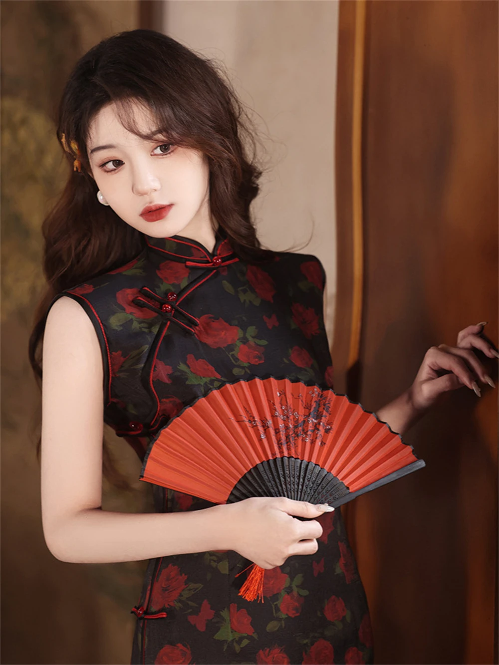 Gaun panjang pribadi Cheongsam motif mawar merah temperamen elegan Pure Desire pesona seksi Qipao wanita tanpa lengan gaun pesta malam