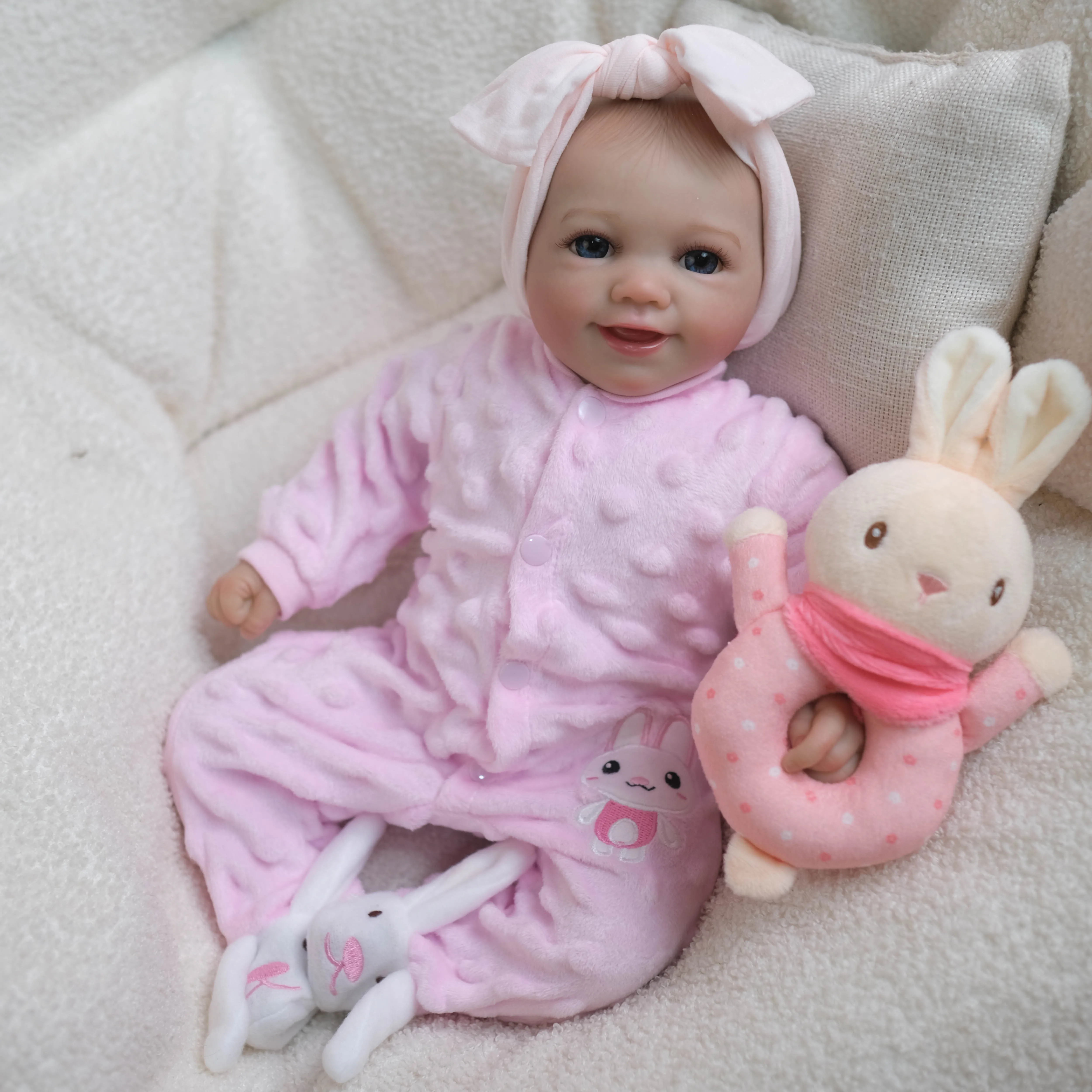 19 inch Vivienne/Lachend Zachte Doek Lichaam Levensechte Reborn Babypop Meerdere Lagen Schilderen 3D Huid met Handgeschilderd Haar