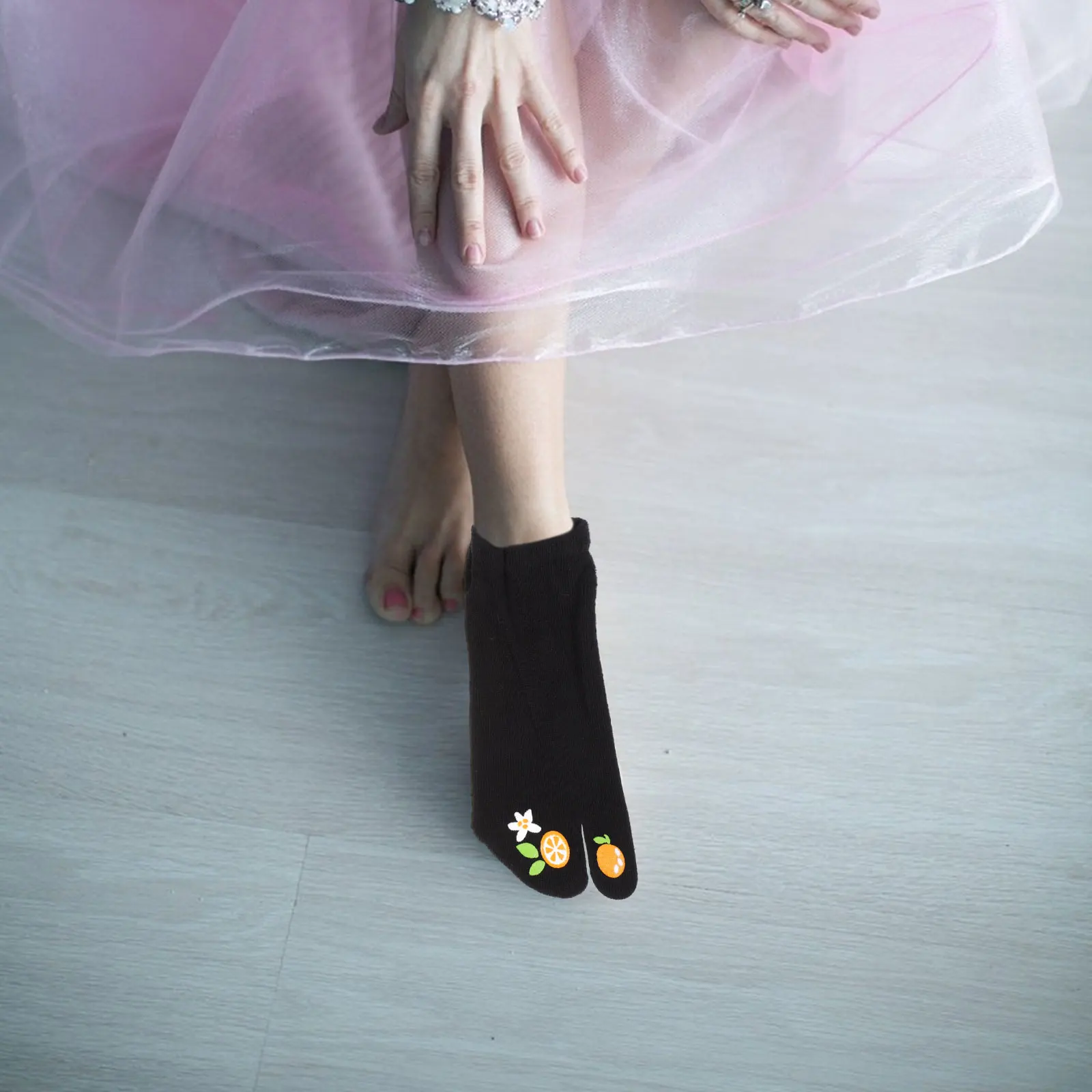 

1 Two-Toe Comfortable Lightweight Split Toe Crew Socks Durable Breathable Summer Socks Gift Family Friends