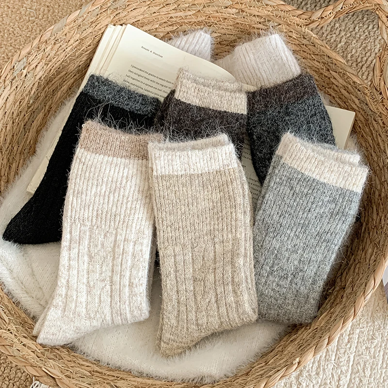 New Women Socks Retro Casual High Quality Girls Thick Socks Comfort Warm Breathable Outdoor Fashion Long Loose Socks Female Soft