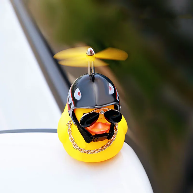 Juguete de pato de viento roto de goma, adornos de coche de motocicleta, decoración de salpicadero de coche de pato amarillo con gafas geniales,