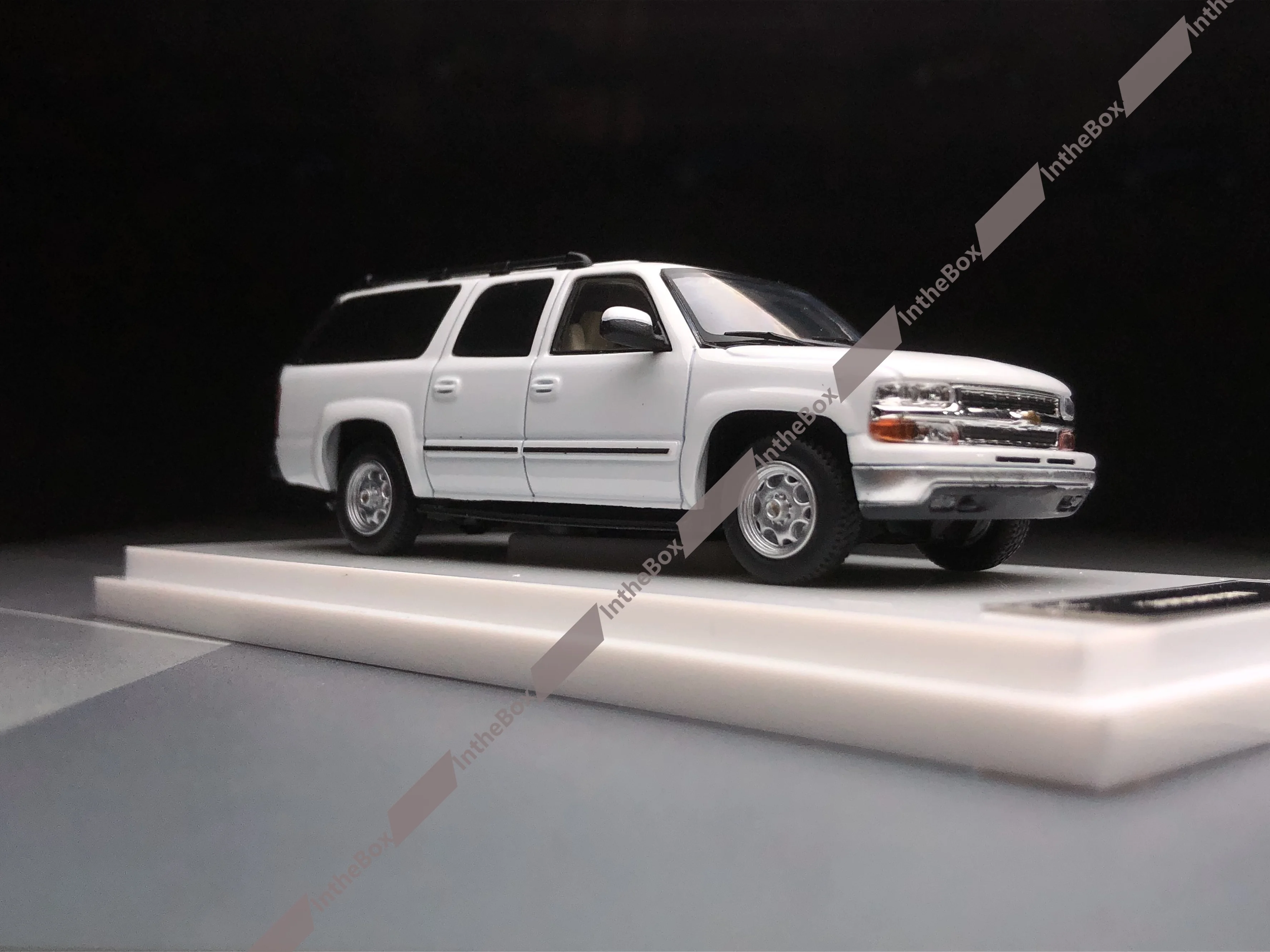 MK 1:64 Mk9 GMT800 Suburban white Diecast Model Car Collection Limited Edition Hobby Toys