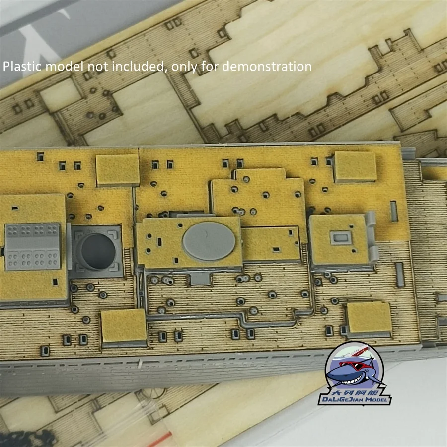 Foglio per mascheratura con ponte in legno in scala 1/700 per HobbyBoss 83422 HMHS Britannic Model Kit CY 700125