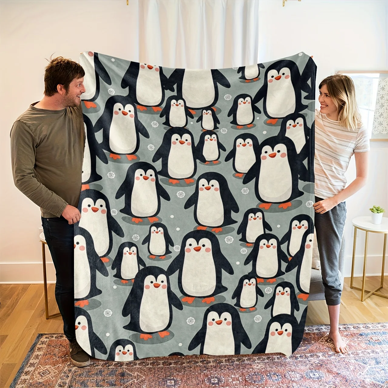 Koc z pingwinem - Miękki flanelowy pled na każdą porę roku / narzuta na łóżko / narzuta na kanapę - Uroczy wzór pingwina w kolorach szary / pomarańczowy / biały / czarny / -