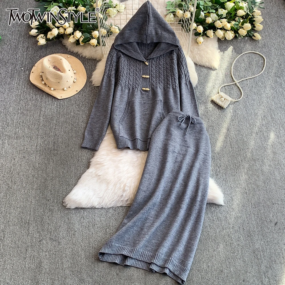 

TWOTWINSTYLE повседневные однотонные вязаные комплекты из двух предметов для женщин, топ с капюшоном и длинными рукавами, юбка с высокой талией, шикарный женский комплект, новый KSE550270