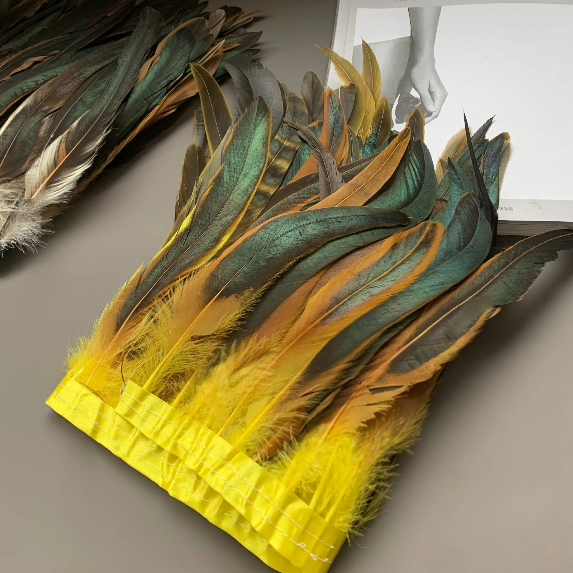 

Wholesale Rooster Tail Cloth Edge Color Feather Cloth Belt Clothing Accessories DIY Accessories Wedding Party Performance