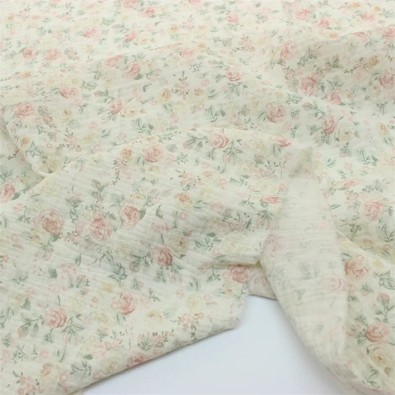 قماش شاش قطني بطبقة مزدوجة مطبوع عليه زهور ساحرة لملابس النوم وقماش خياطة الملابس المنزلية، 135 × 50 سم