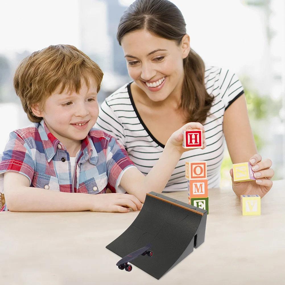 Kit de rampes de Skateboard à doigts en plastique de qualité supérieure pour enfants, accessoires d'entraînement aux obstacles du parc, compétences de Coordination d'intelligence, 2 pièces