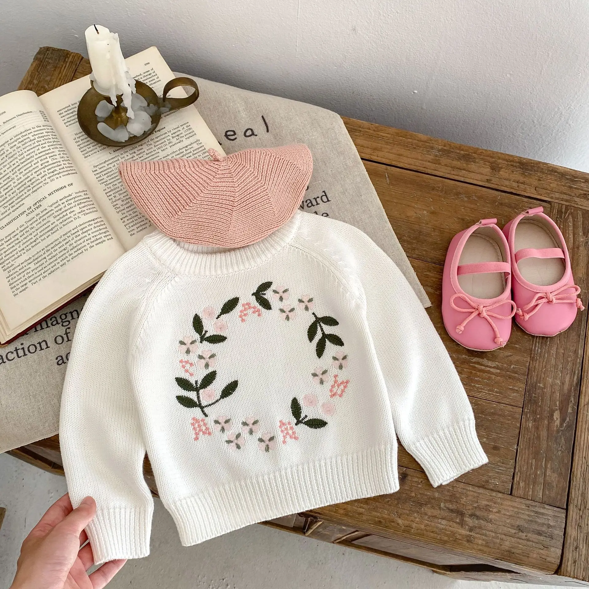 INS Spring and Autumn New Network Red Wind Girl Baby and Children Fashion Round Neck Knitwear Flower Embroidery Pullover Top