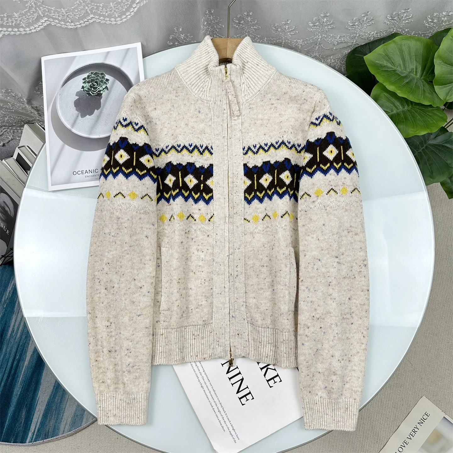 

Женский кардиган-жакет Master Level из шерстяной смеси с геометрическим узором Fair Isle, на молнии, с воротником-стойкой, длинными рукавами