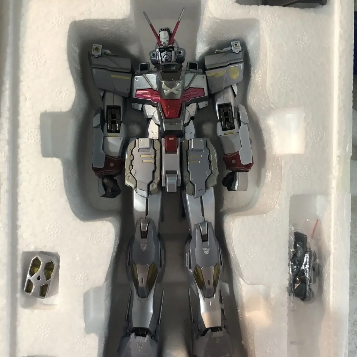 

[24-часовая доставка] Модель Hey, Xiu MB Паралитический воин 1/100 Серебряный пират XO X0 Сплав Скелет Готовая модель игрушки в подарок