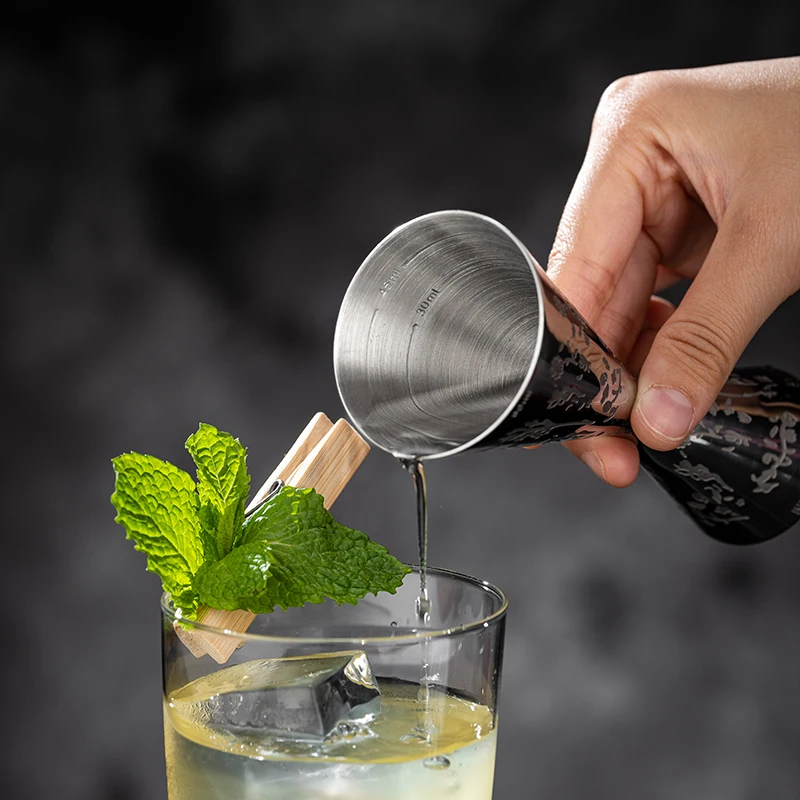 Japanese-Style Cocktail Jigger Creative Engraving Measuring Cup Stainless Steel Cocktail Jiggers Bartender Tools Bar Accessories