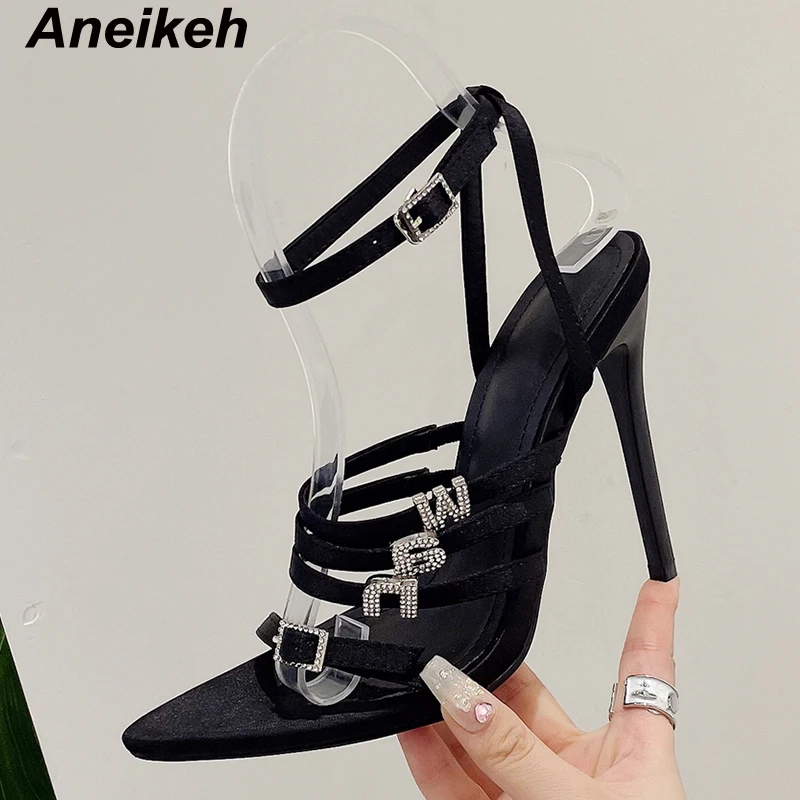 Aneikeh 2024 cristalli Sexy sandali con una cintura moda Peep Toe scarpe da festa donna tacchi alti gladiatore sandali con strass a spillo