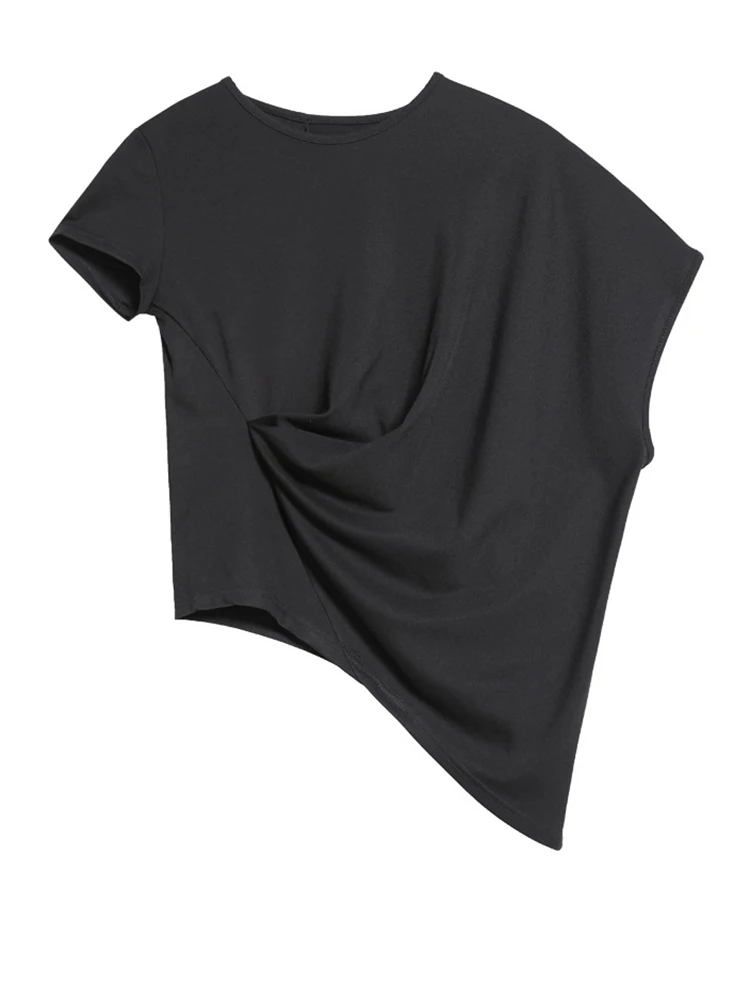 [EAM] تي شيرت نسائي أسود غير متماثل بطيات مقاس كبير تي شيرت جديد برقبة دائرية وأكمام تشبه جناح الخفّاش موضة المد لربيع وصيف 2025 1DF4667