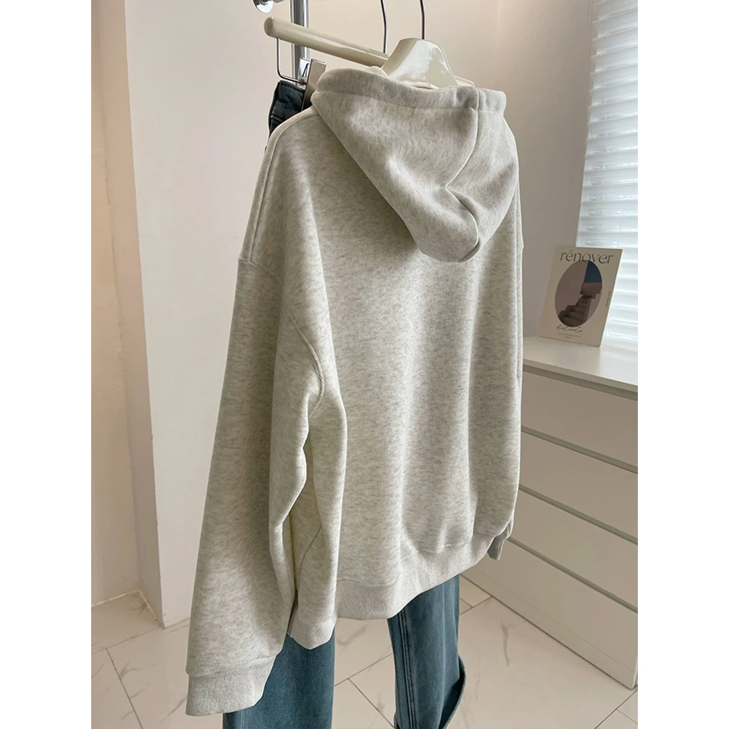 Bluza plus size z nadrukiem liter, luźny krój, wyszczuplająca, jesienno-zimowa, amerykańska marka modowa, damska bluza, casualowy top.