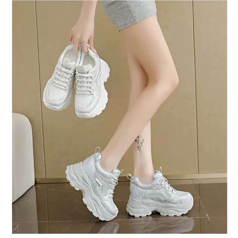 Ladies' comfortable, fashionable, versatile and casual new thick soled women's shoes with increased height inside