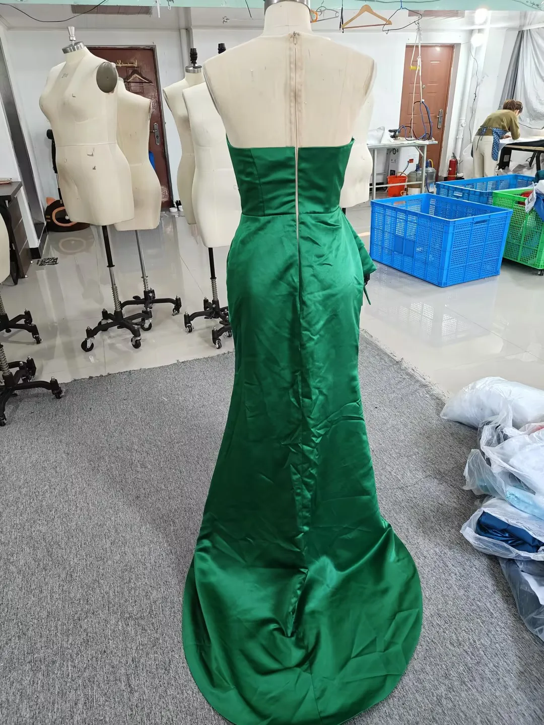 Deep Green Evening Dresses Asymmetrical Pleat Satin Beading Sequined Floor Length Prom Gowns Customized Robes De Soirée New