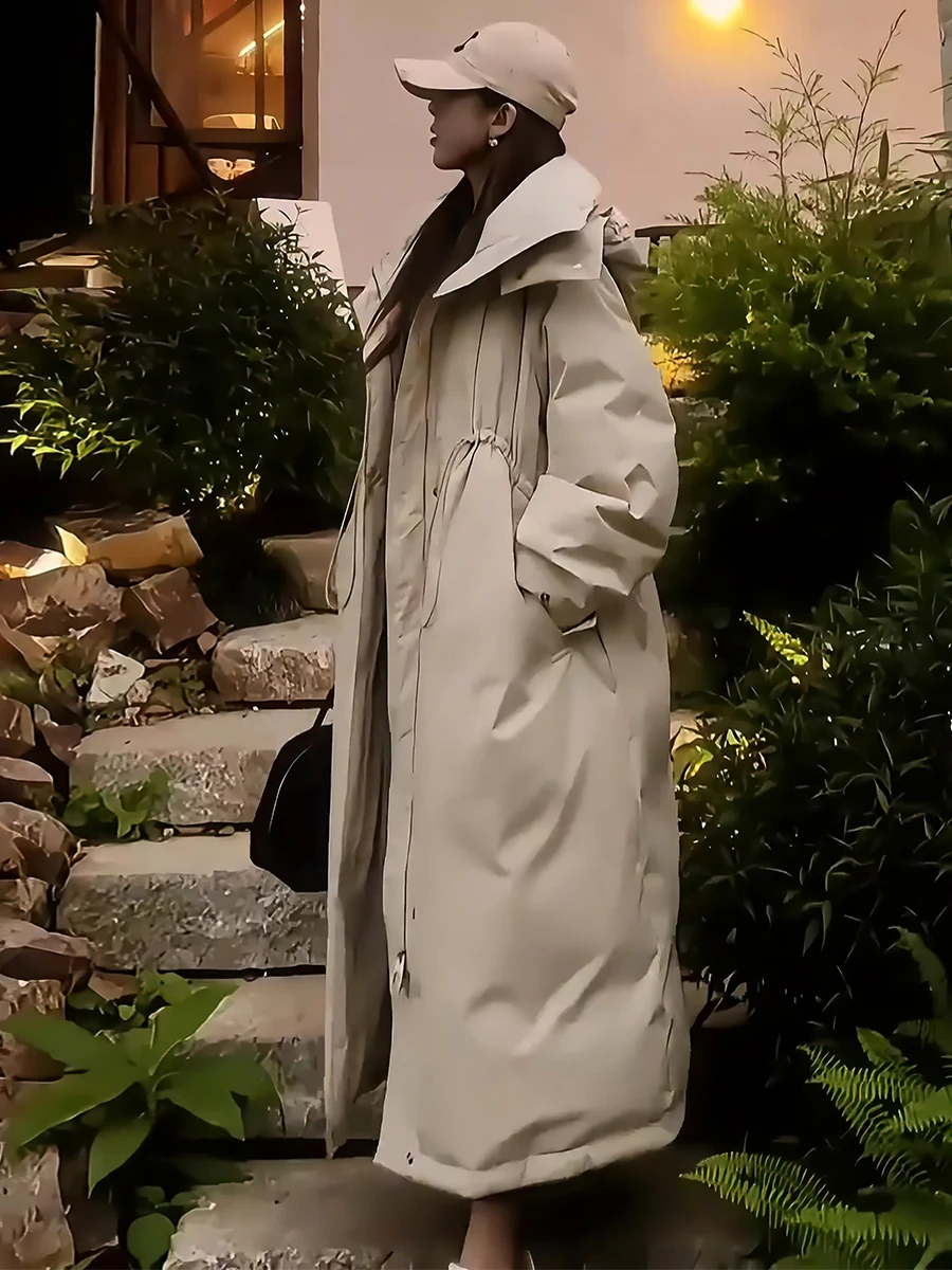 Casaco Feminino de Inverno Novo Chegada, Jaqueta Puffer Branca de Luxo com Capuz e Cordão, Modelo Longo e Fino