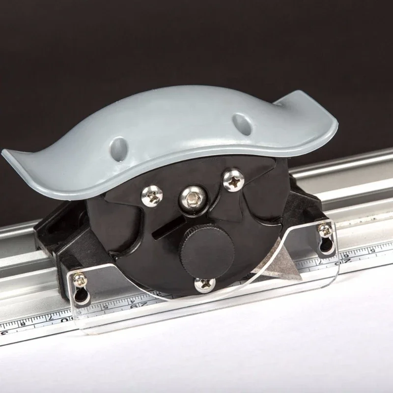 Manueller Papierschneider mit Lineal für Werbepapier