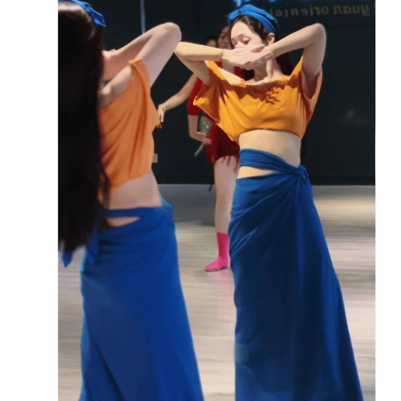 새로운 BellyDance 세트 공연 의상 여성 섹시한 기질 연습복 성인 오리엔탈 댄스 전문 훈련 복장