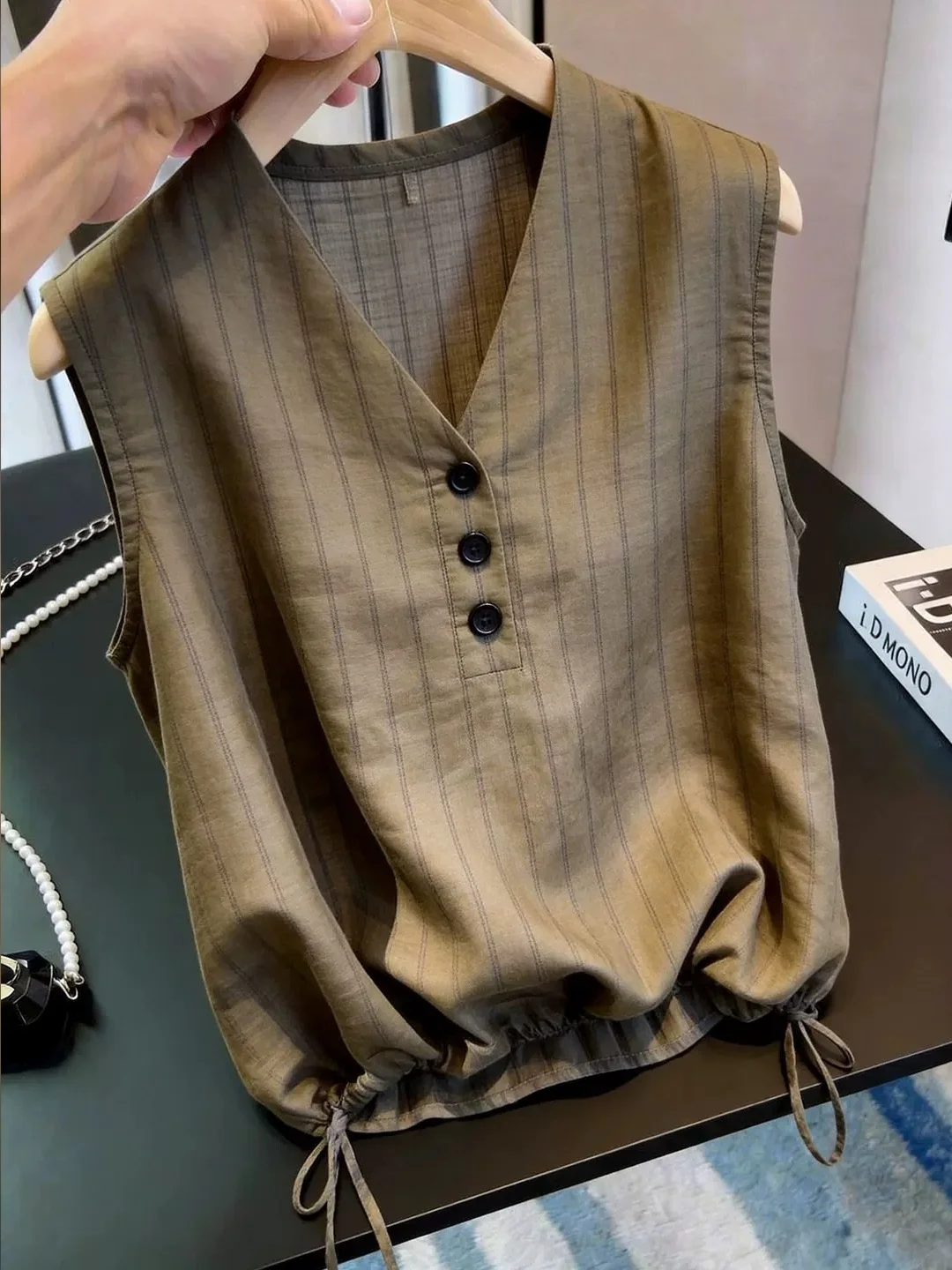 

Elegant V-Neck Waist-Cinching Design Summer Casual Versatile Commute Sleeveless Top Women's Fashion Silk Vest Knot Detail