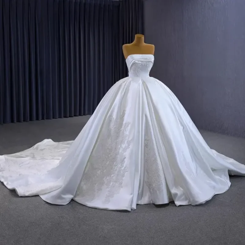 Customized Wedding Dress In 2025, Strapless Design White Lace Decoration Back Strap Simple Yet Gorgeous Noble And Elegant