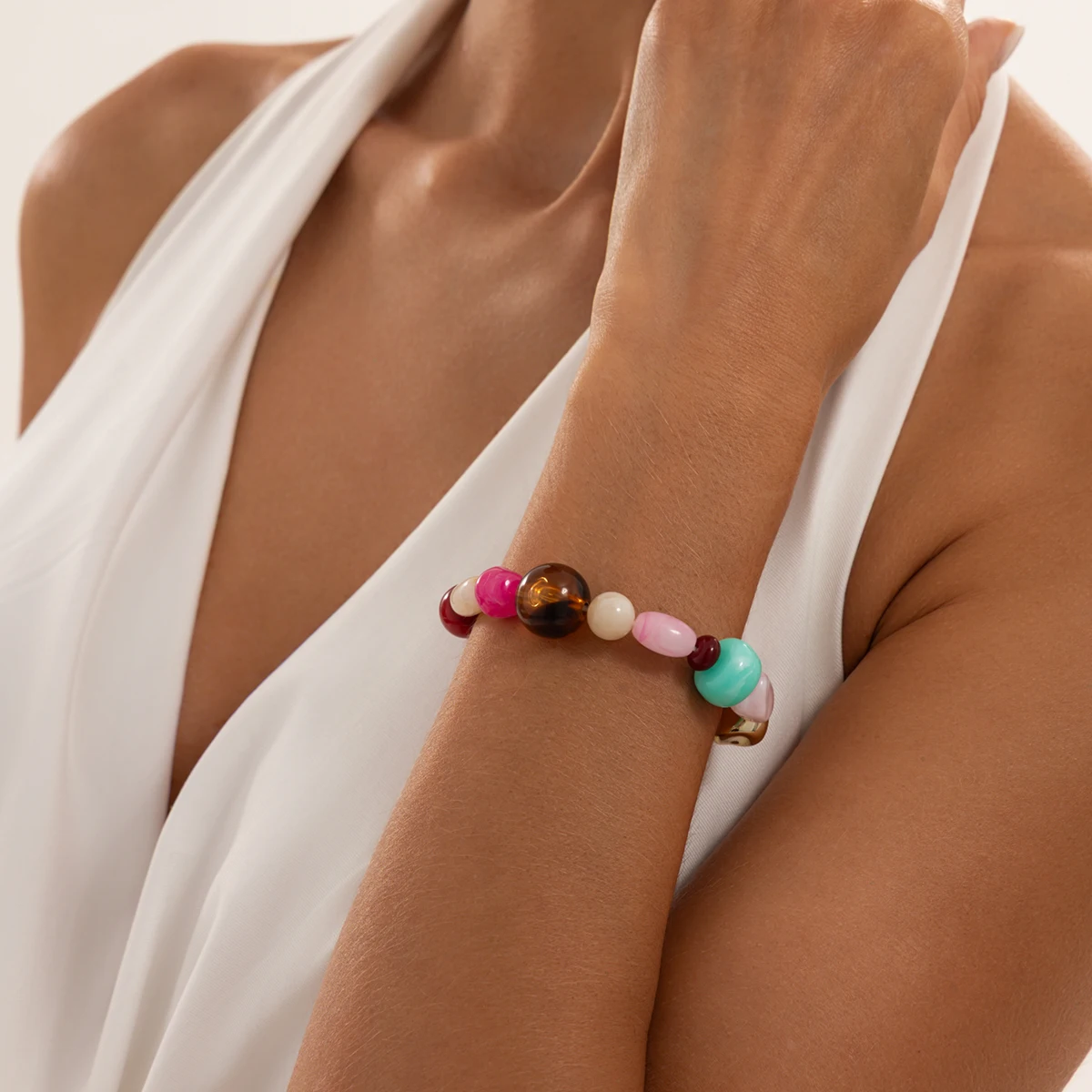 Ingemark Elegantes, farbenfrohes Armband aus Acrylharz mit Perlen für Damen, süßes, trendiges, elastisches Charm-Armband, Y2K-Schmuckaccessoires – Detail 4