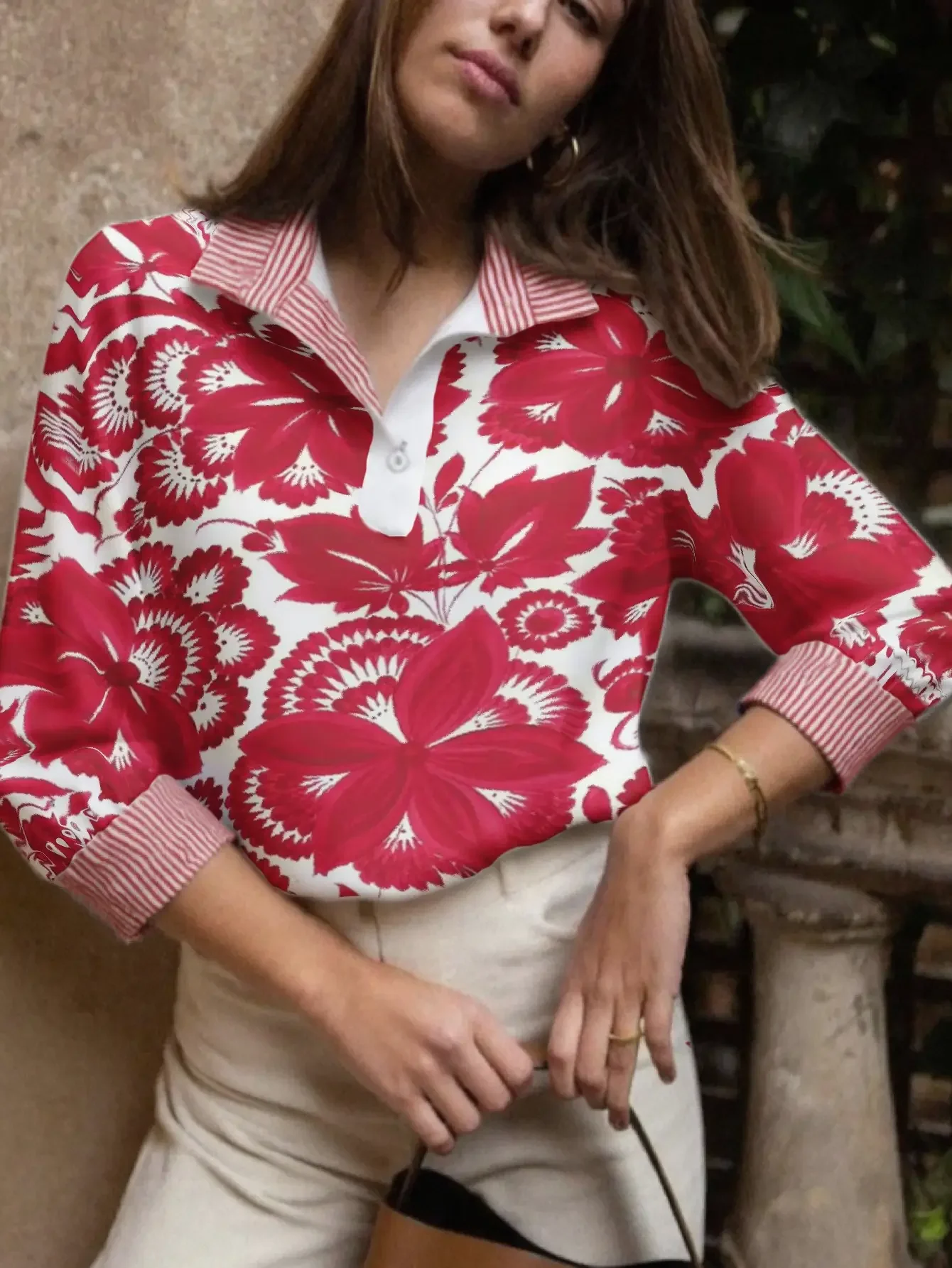 เสื้อเชิ้ตลำลองลายทางสำหรับสุภาพสตรี คอเสื้อลายทางหลากสี พร้อมลายเสื้อแบบกระดุมครึ่งตัว โรปา วินเทจ ฮอมเบร