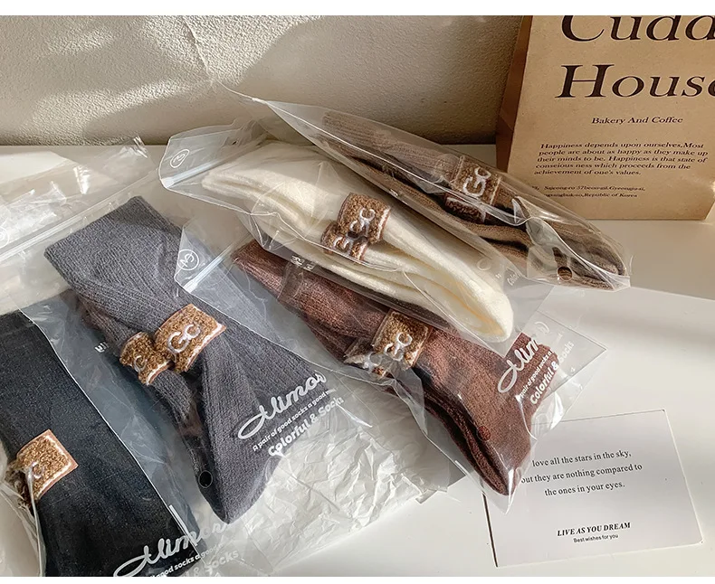 Winterliche, kuschelige, dicke Socken für Damen, mittelhohe, modische Woll-Kaschmir-Socken, warmhaltend, für Schneestiefel, mit flauschigem Etikett, Schuhzubehör, Strümpfe mit Schriftzug. – Detail 6