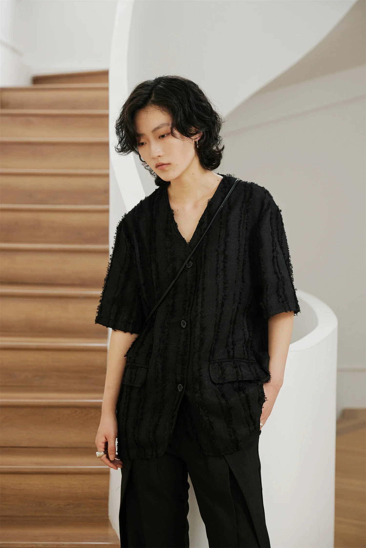 

Женская прямая рубашка-кардиган Sunyvonne22ss Dark Summer с коротким рукавом, V-образным вырезом и оригинальным дизайном из полиэстера