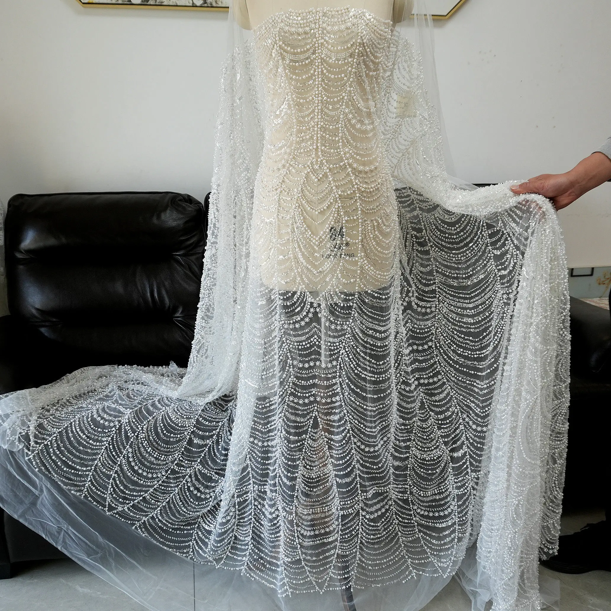 

Роскошная ткань для свадебных платьев: полосатый тюль с вышивкой бисером и жемчугом, имитирующий русалочий хвост, для подиумной моды и свадебных нарядов