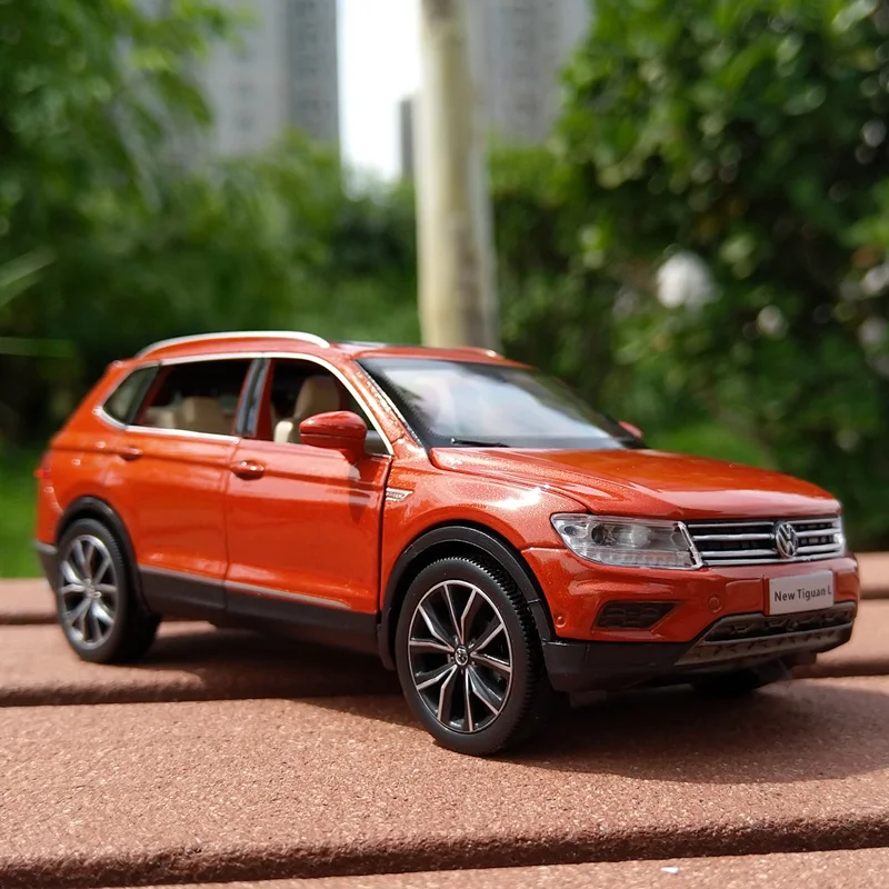 WELLY 1:32  VW TIGUAN SUV Alloy Car Diecasts & Toy Vehicles Car Model Sound and Light Pull back Car Toy For Kids Gift Ornaments