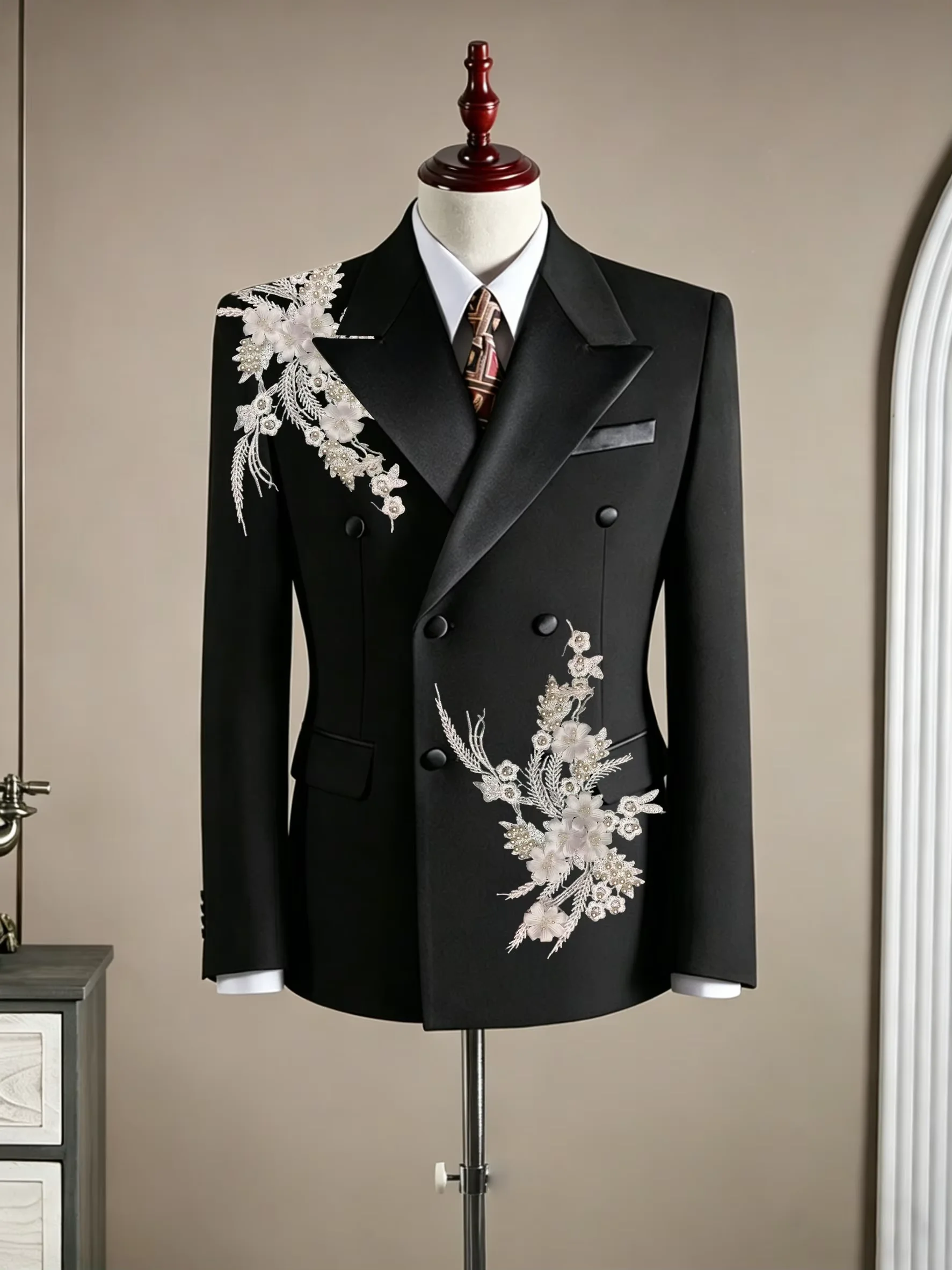 Elegant Men's Double Breasted Suit with Wide Peak Lapel Asymmetric Floral Thread Embroidery for Wedding Groom Ceremony Banquet