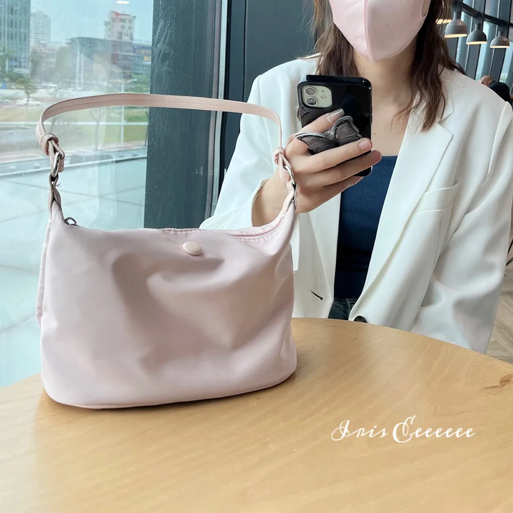 Bolso de hombro de Color sólido para mujer, Mini bolsos de mensajero de media luna, bolso de diseñador de lujo de nailon, bolsos Retro para mujer, nuevo