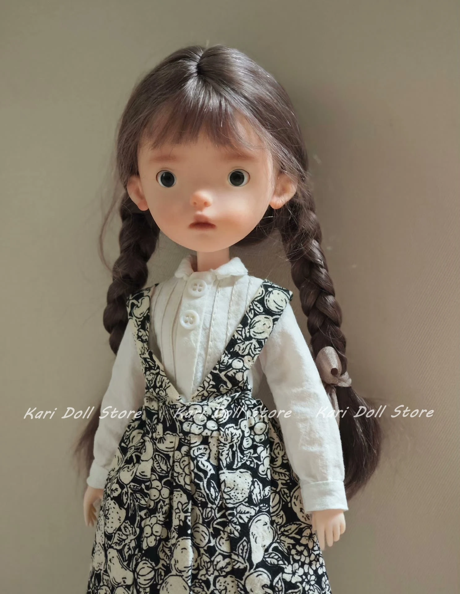 

Kari Doll Одежда и юбки 2025 Белая рубашка на бретельках, кукольный костюм для куклы Landazz Landoudou