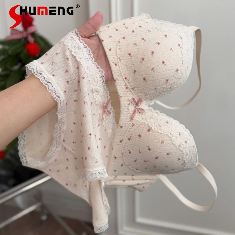 

Комплект женского белья с цветочным французским кружевом в японском стиле: комфортный бюстгальтер пуш-ап и трусики.