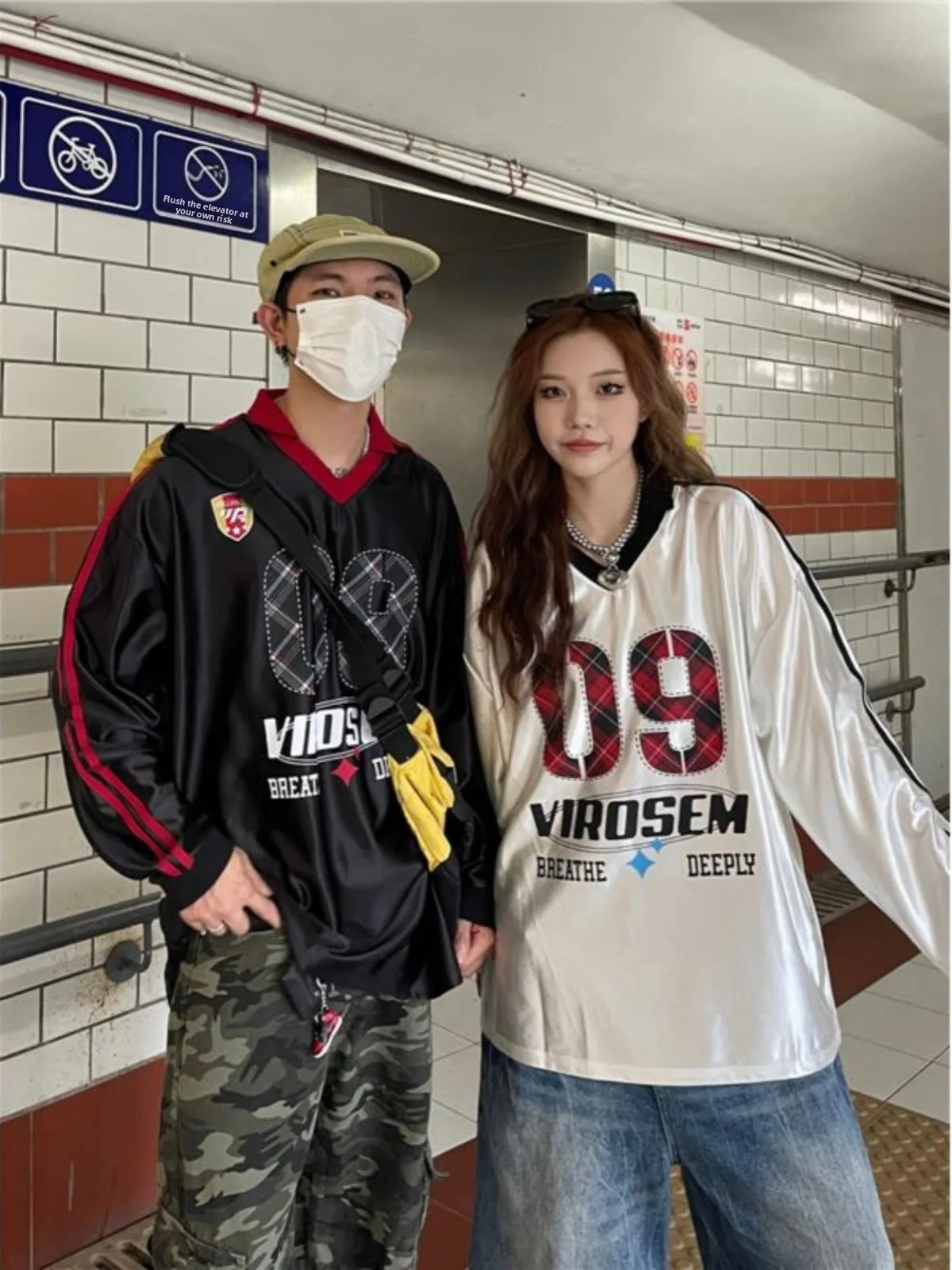 

Retro American Letter Print V-Ne Long Sve T-irt Men's Spring Autumn Loose Sports Top Trendy Brand Casual Faion