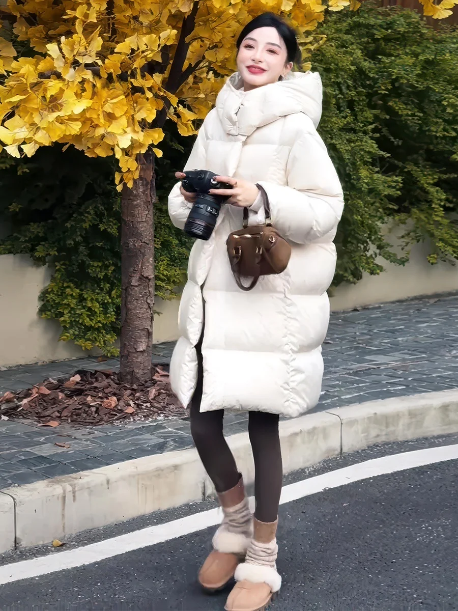 

Зимнее женское пальто-пуховик 2025 года, средней длины, с капюшоном, теплый и свободный крой, прямой силуэт, белый цвет